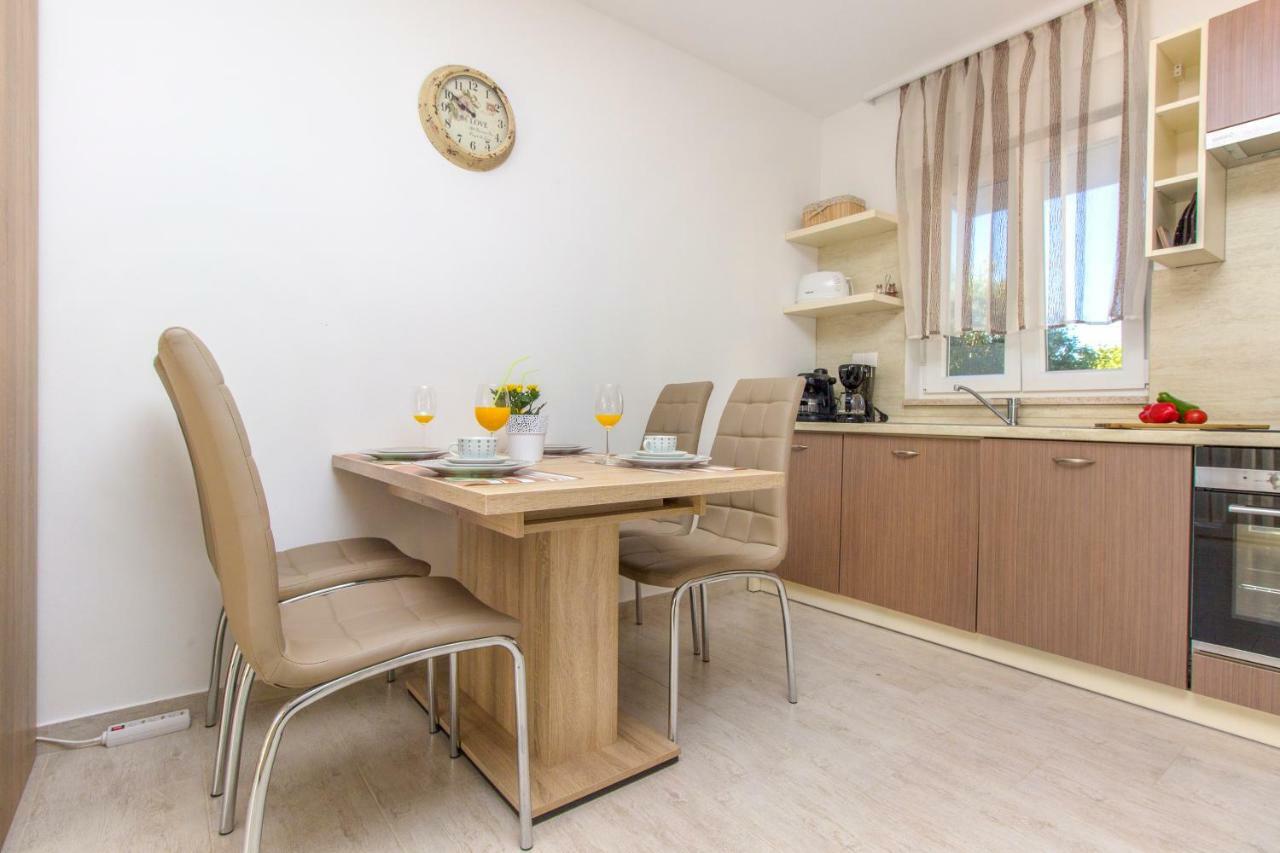 Apartmani Gabriella Водице Екстериор снимка