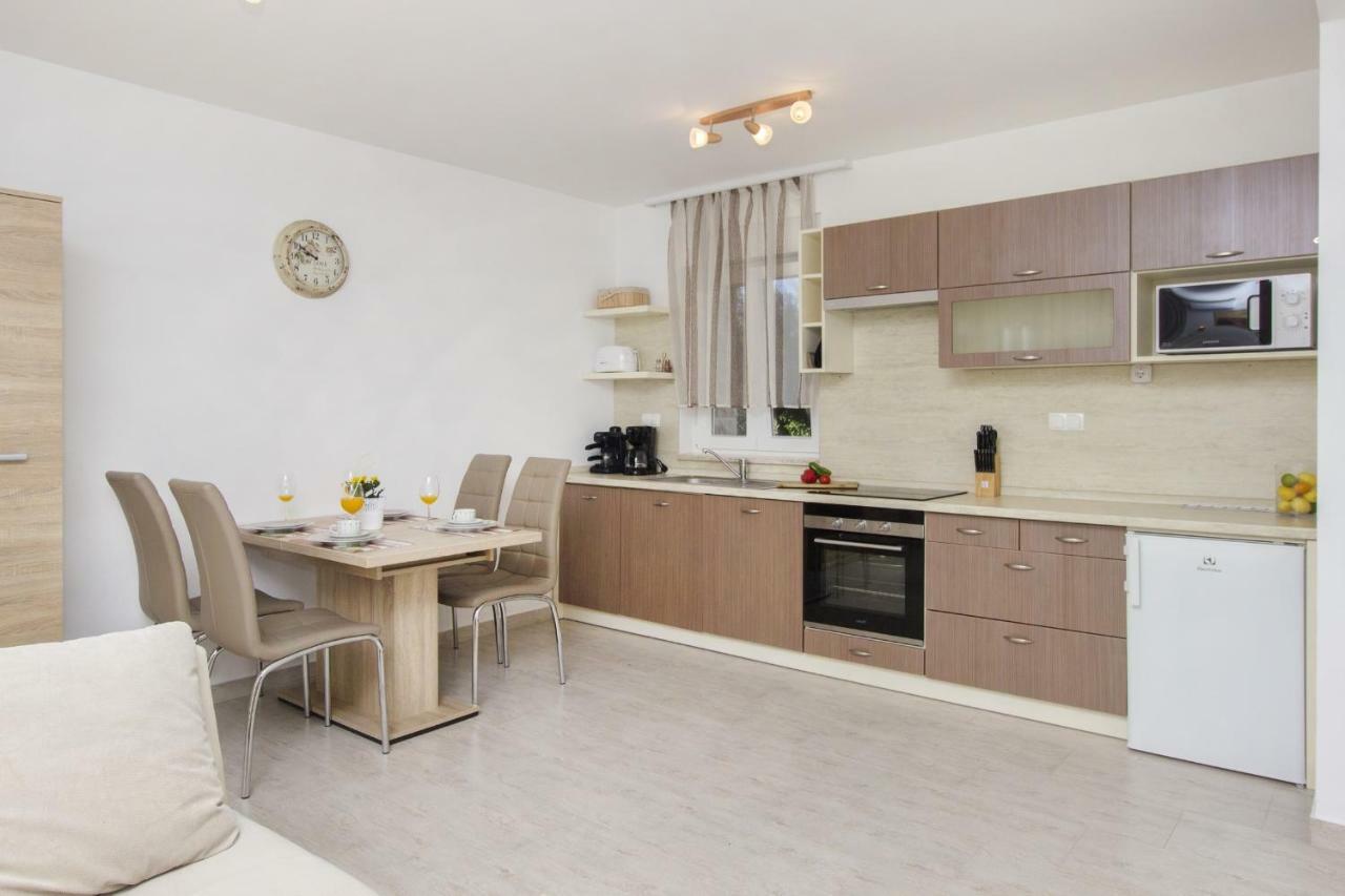 Apartmani Gabriella Водице Екстериор снимка